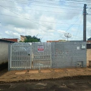 755 - Casa à venda no bairro Brasil Novo